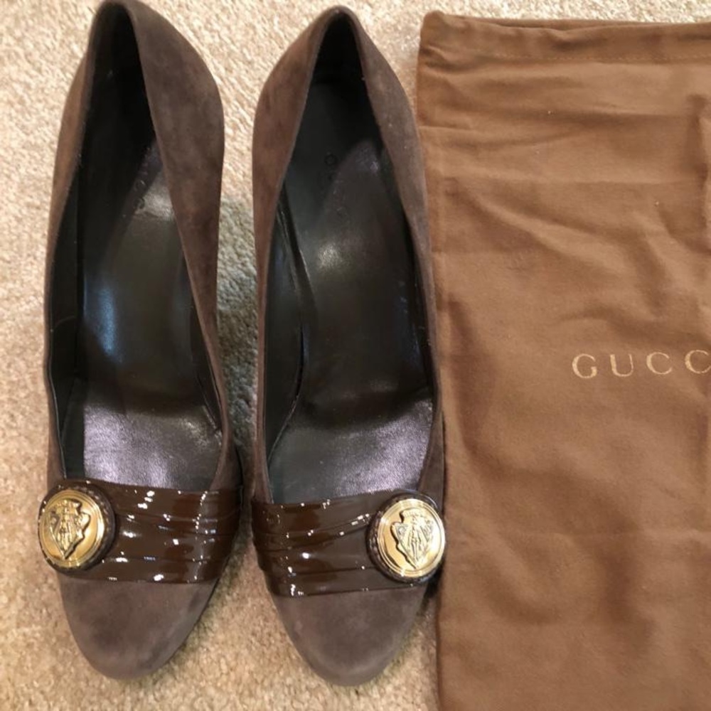 Gucci Brown Suede Leather Pump with Gold Medallion